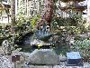 永平寺納経塔の前に作庭された池に建立されている一葉観音の銅像