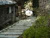 永平寺の山門に続く風格ある参道の石段