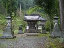 越知神社遥拝所の石鳥居と聖域を守護する石造狛犬