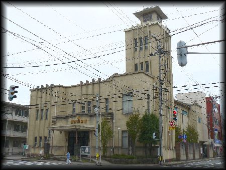 武生公会堂記念館右斜め正面から撮影した画像