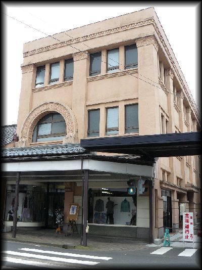 ���S�ݓX�̐��ʂ��c���̃A���O���ŎB�e�����摜