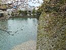 福井城石垣と内堀の水面を撮影した画像