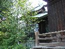 火産霊神社本殿を左斜め正面から撮影した写真