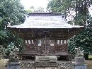 安波賀春日神社拝殿正面と聖域を守護する石造狛犬