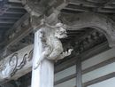 法雲寺本堂向拝木鼻に施された精緻な龍の彫刻