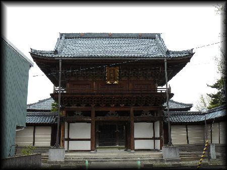 ��Ǝ��������ʂɐ݂���ꂽ�d���ȎR��Ɠy��