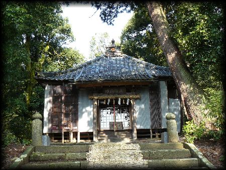 泰澄寺参道石段から見た歴史が感じられる大師堂正面