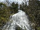 龍双ヶ滝を下から写した迫力がある水の流れ