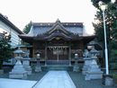 国神神社拝殿正面と石燈篭と石造狛犬