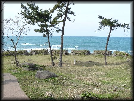丸岡藩砲台跡を後方から全景を撮影した画像