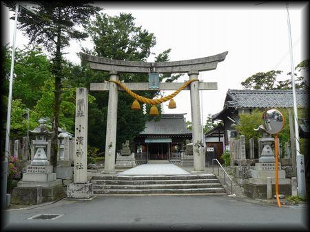 ���l�_�Ћ������ʂɐ݂��炽�Β����ƐΓ��U�A�Α��Ѝ��W