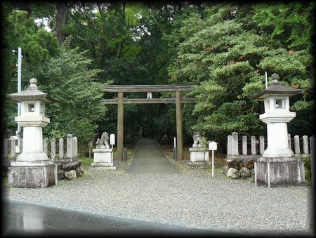 �ዷ�F�_�Ћ������ʂɐ݂���ꂽ����ȐΓ��U