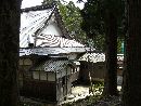 宝慶寺本堂を背後の高台から撮影した画像