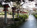 常宮神社参道沿いに建てられている燈篭