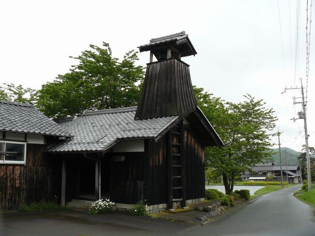 �O���΂̌��E